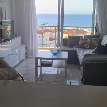Christina's Panoramic View 波利克罗诺