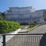 Christina's Panoramic View Políhrono